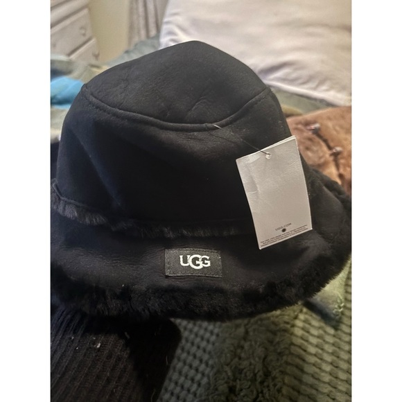 UGG
Shearling Bucket Hat - Picture 3 of 3